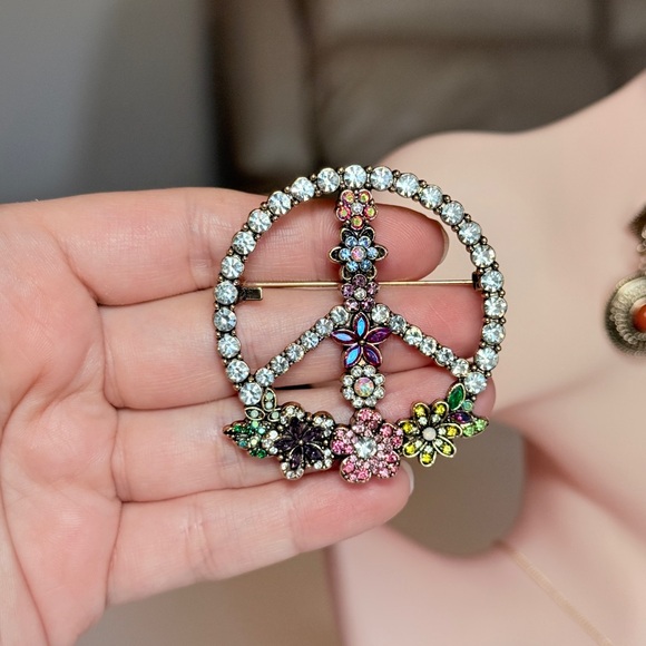 🌷 Colorful Peace Sign Brooch - Picture 8 of 8
